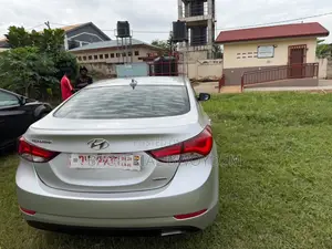 Hyundai Elantra Limited Sedan FWD (1.8L 4cyl 6A) 2016 Silver
