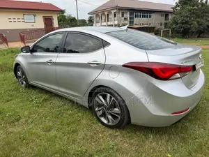 Hyundai Elantra Limited Sedan FWD (1.8L 4cyl 6A) 2016 Silver
