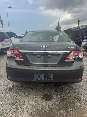 Toyota Corolla LE 4dr Sedan (1.8L 4cyl 4A) 2013 Gray