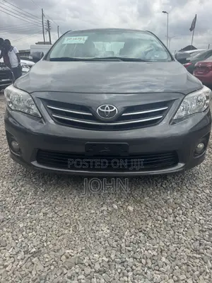 Toyota Corolla LE 4dr Sedan (1.8L 4cyl 4A) 2013 Gray
