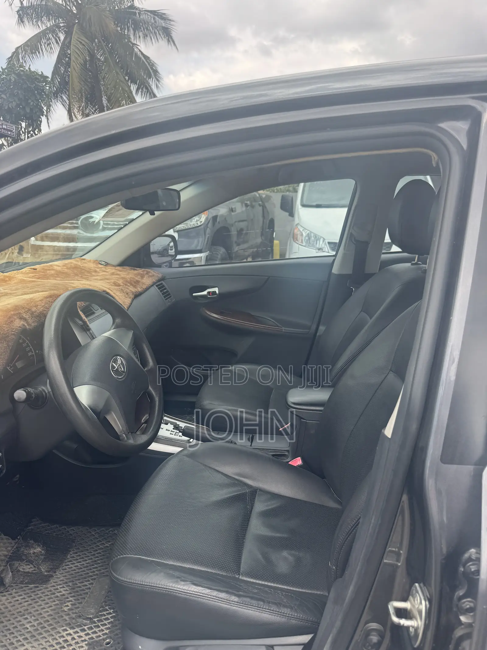 Toyota Corolla LE 4dr Sedan (1.8L 4cyl 4A) 2013 Gray