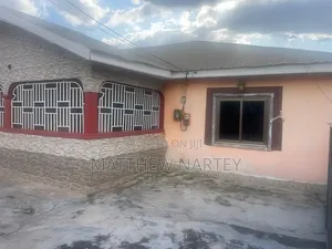 Furnished 8bdrm House in Wmaase Street, Kwabre for sale