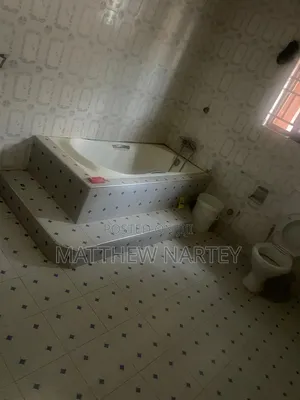 Furnished 8bdrm House in Wmaase Street, Kwabre for sale