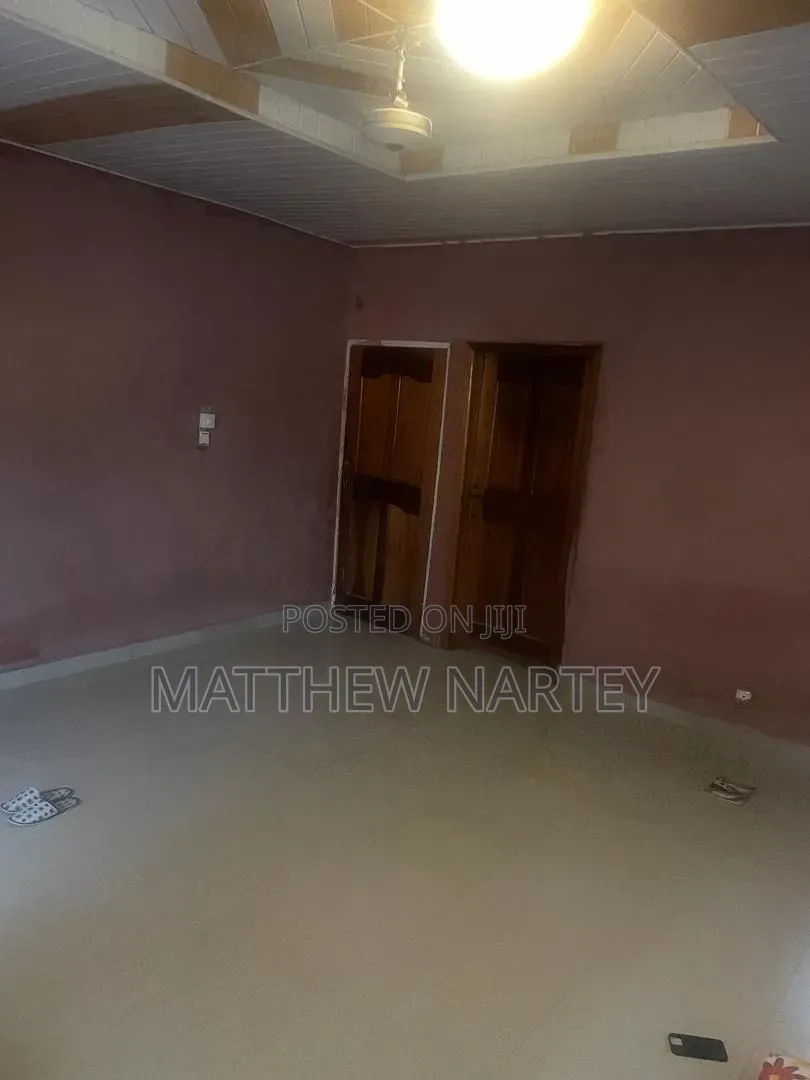 Furnished 8bdrm House in Wmaase Street, Kwabre for sale