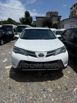 Toyota RAV4 XLE FWD (2.5L 4cyl 6A) 2013 White