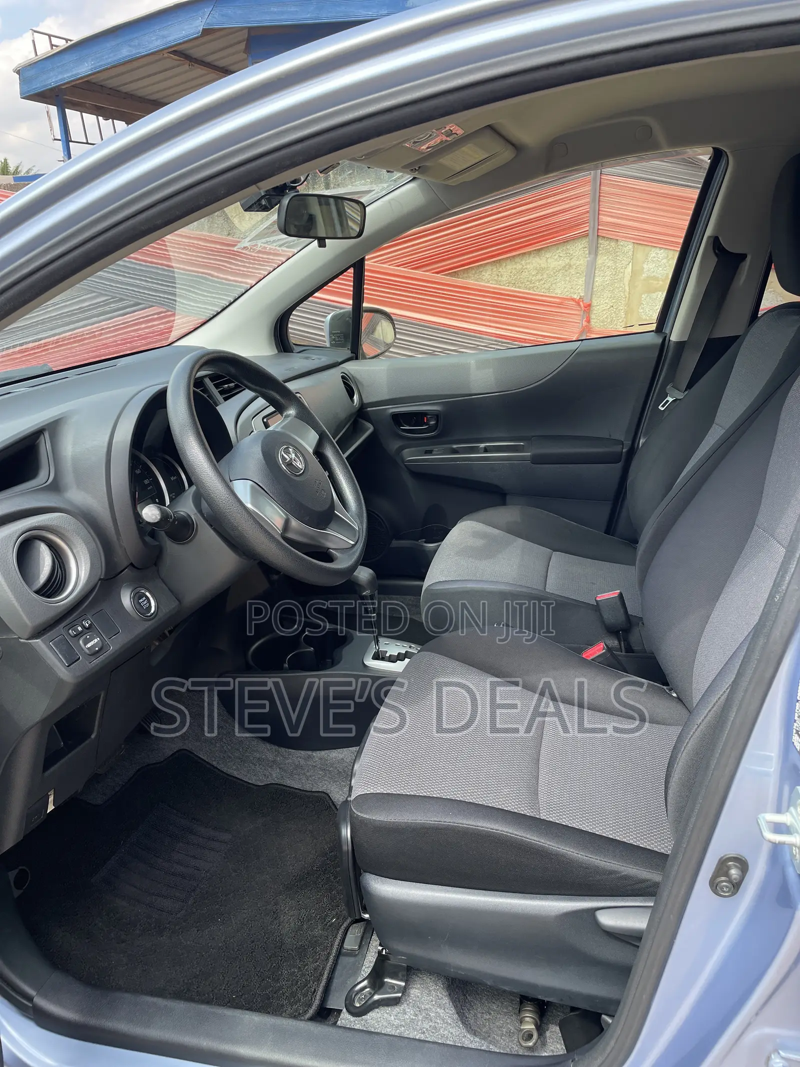 Toyota Vitz 1.3 FWD 5dr 2013 Blue