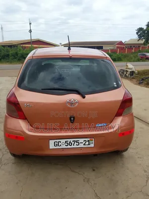 Toyota Vitz 1.3 FWD 3dr 2010 Brown