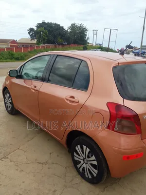 Toyota Vitz 1.3 FWD 3dr 2010 Brown