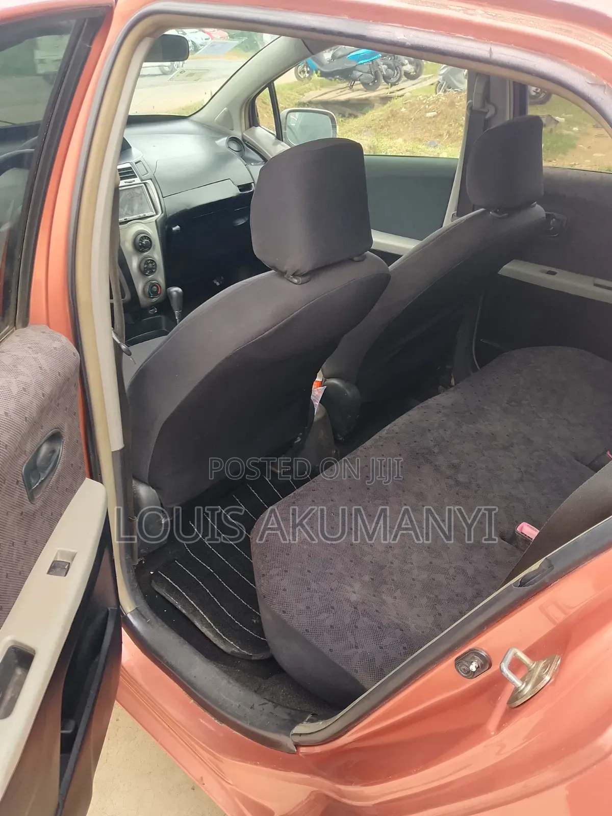 Toyota Vitz 1.3 FWD 3dr 2010 Brown