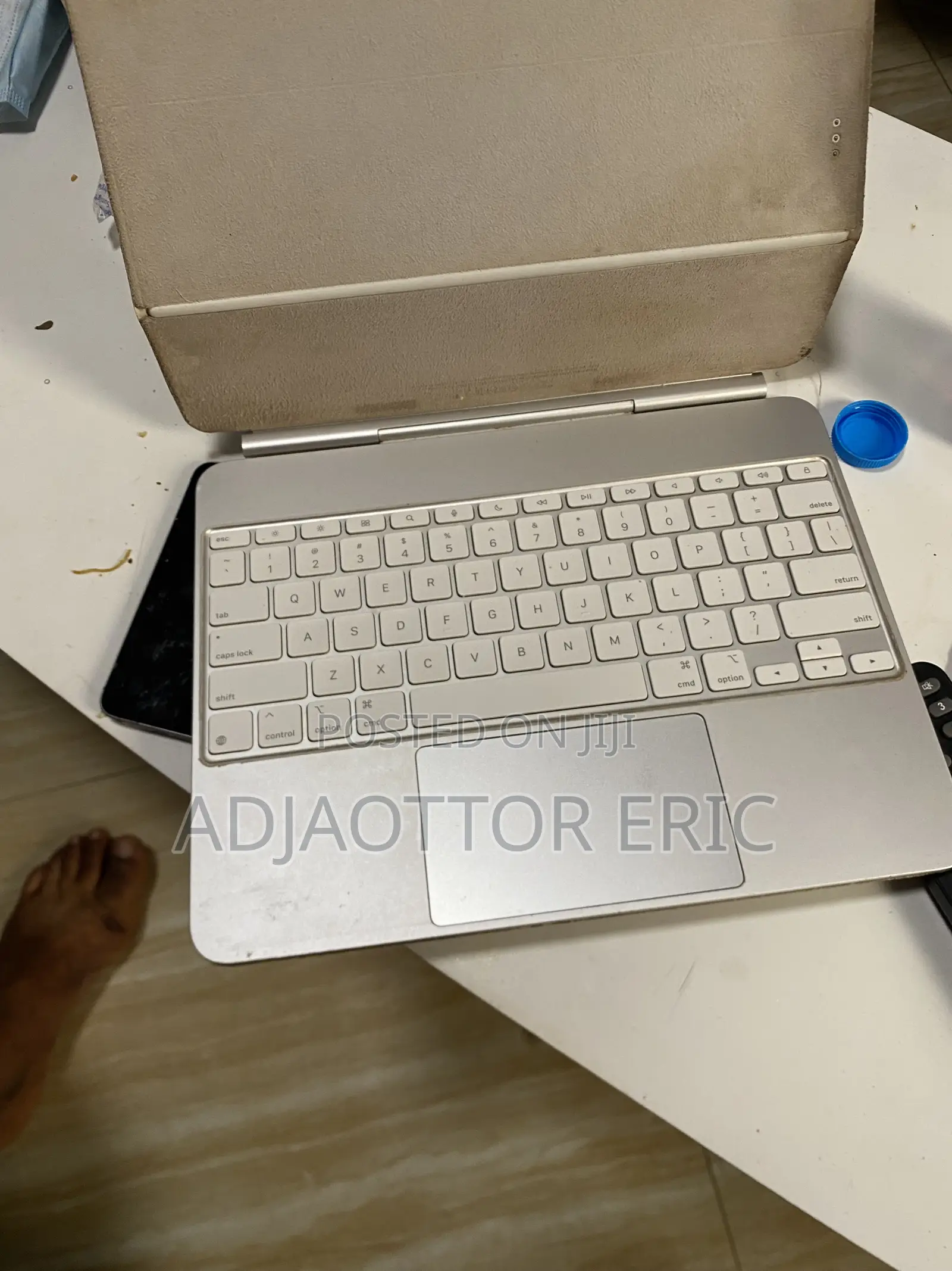 Mack Book Keyboard,neat and in a Good Condition