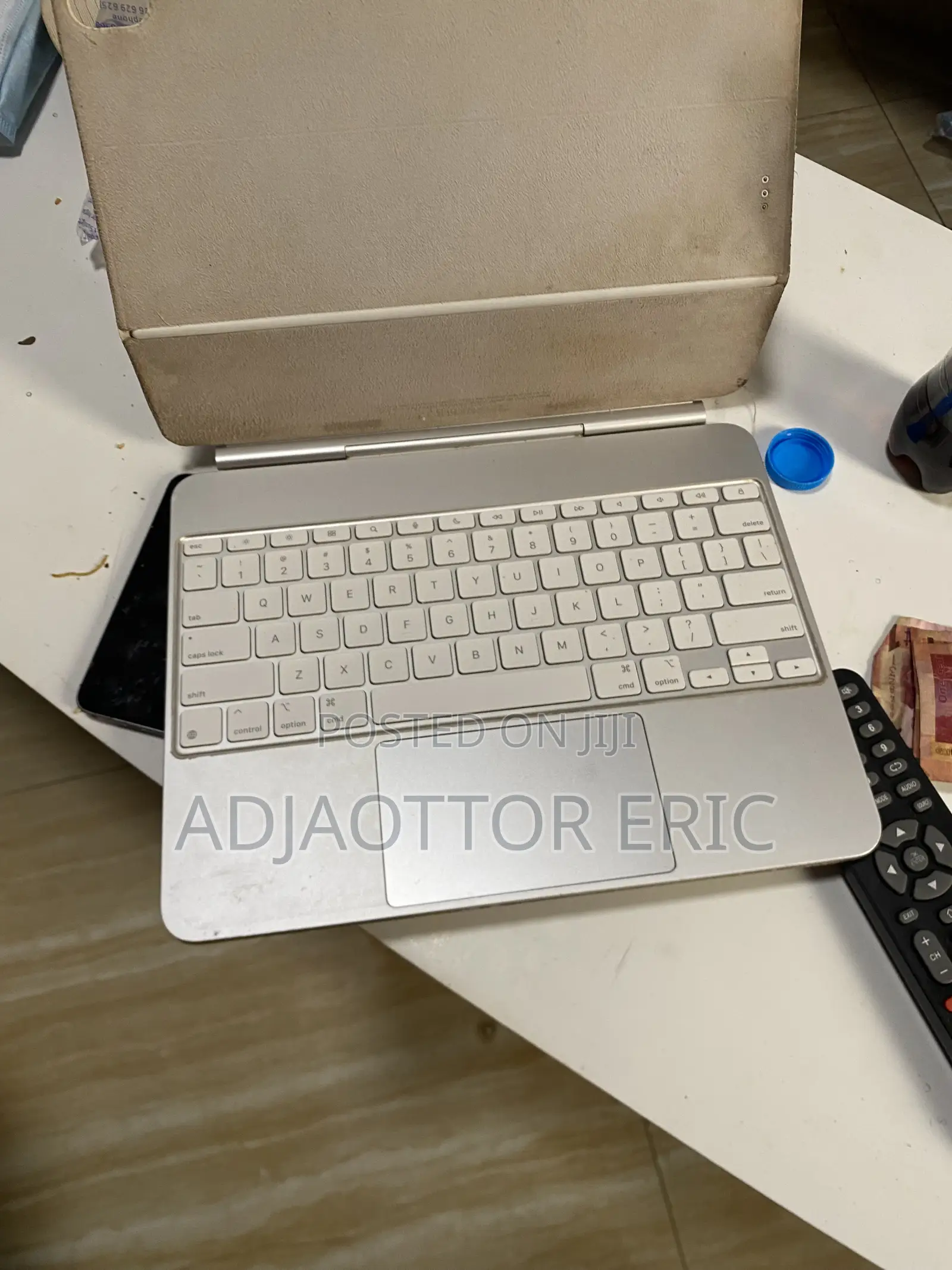 Mack Book Keyboard,neat and in a Good Condition