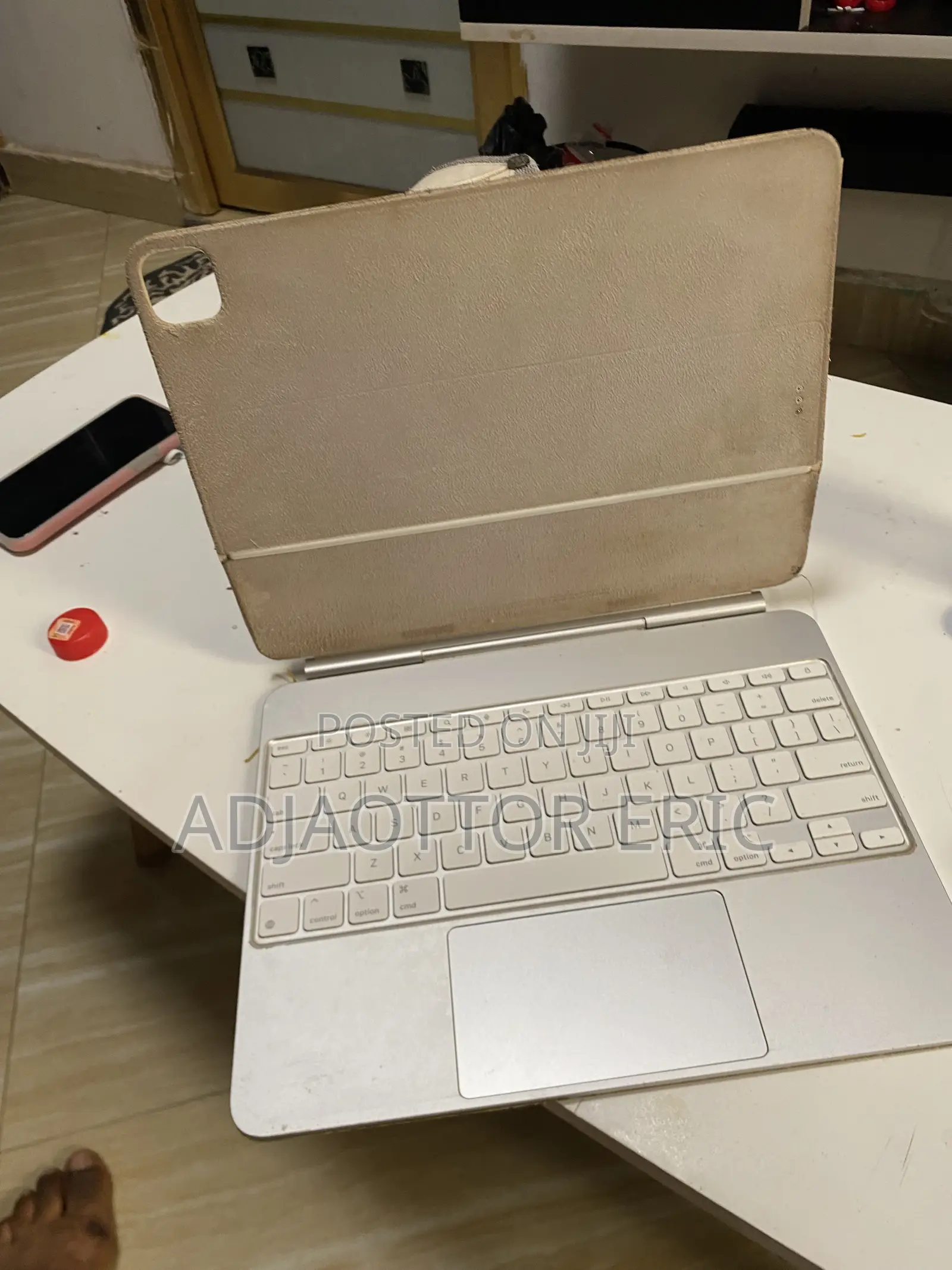 Mack Book Keyboard,neat and in a Good Condition
