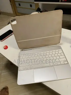 Mack Book Keyboard,neat and in a Good Condition