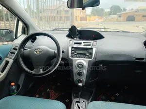 Toyota Vitz 2010
