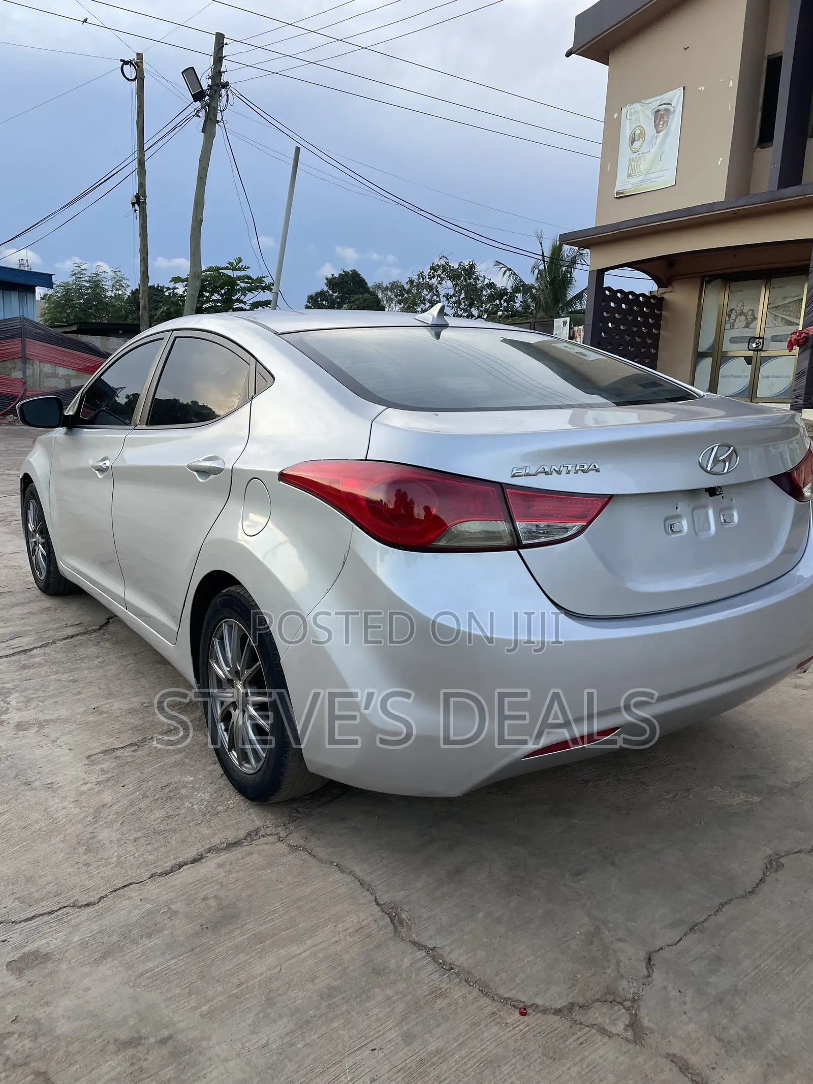 Hyundai Elantra Limited Sedan FWD (1.8L 4cyl 6A) 2013 Silver