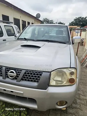 Nissan Hardbody 2009 White