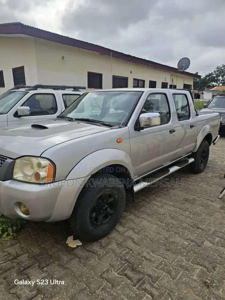 Nissan Hardbody 2009 White