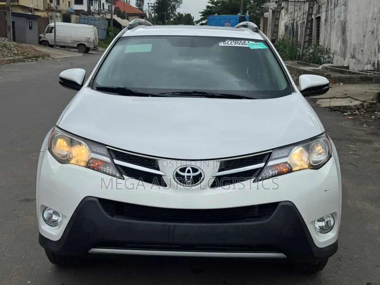Toyota RAV4 XLE AWD (2.5L 4cyl 6A) 2013 Off white
