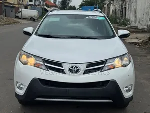 Toyota RAV4 XLE AWD (2.5L 4cyl 6A) 2013 Off white
