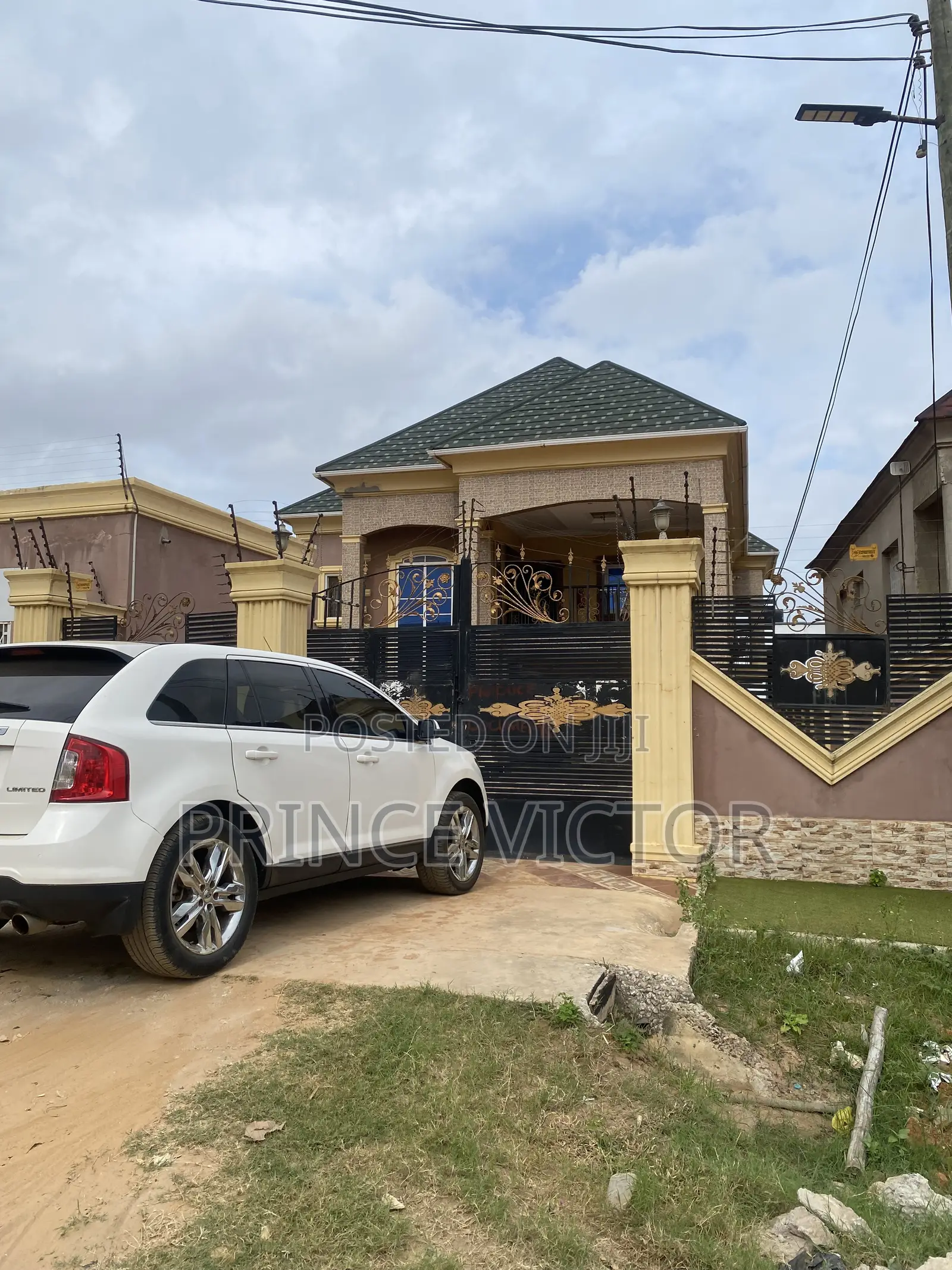 3bdrm Apartment in Dansoman Estate, Keep Fit for sale