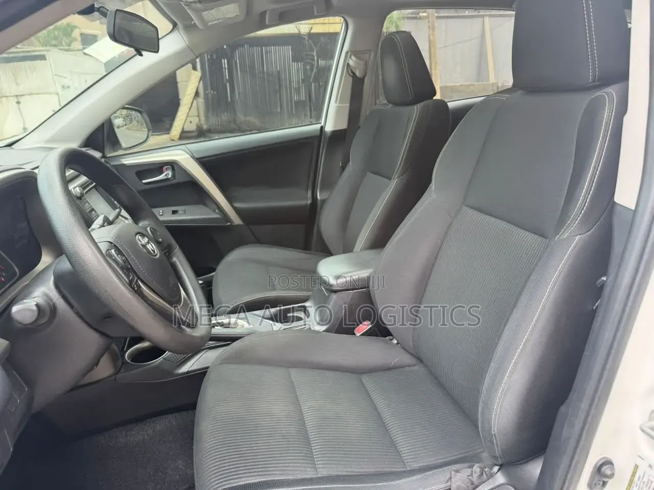 Toyota RAV4 XLE AWD (2.5L 4cyl 6A) 2013 Off white