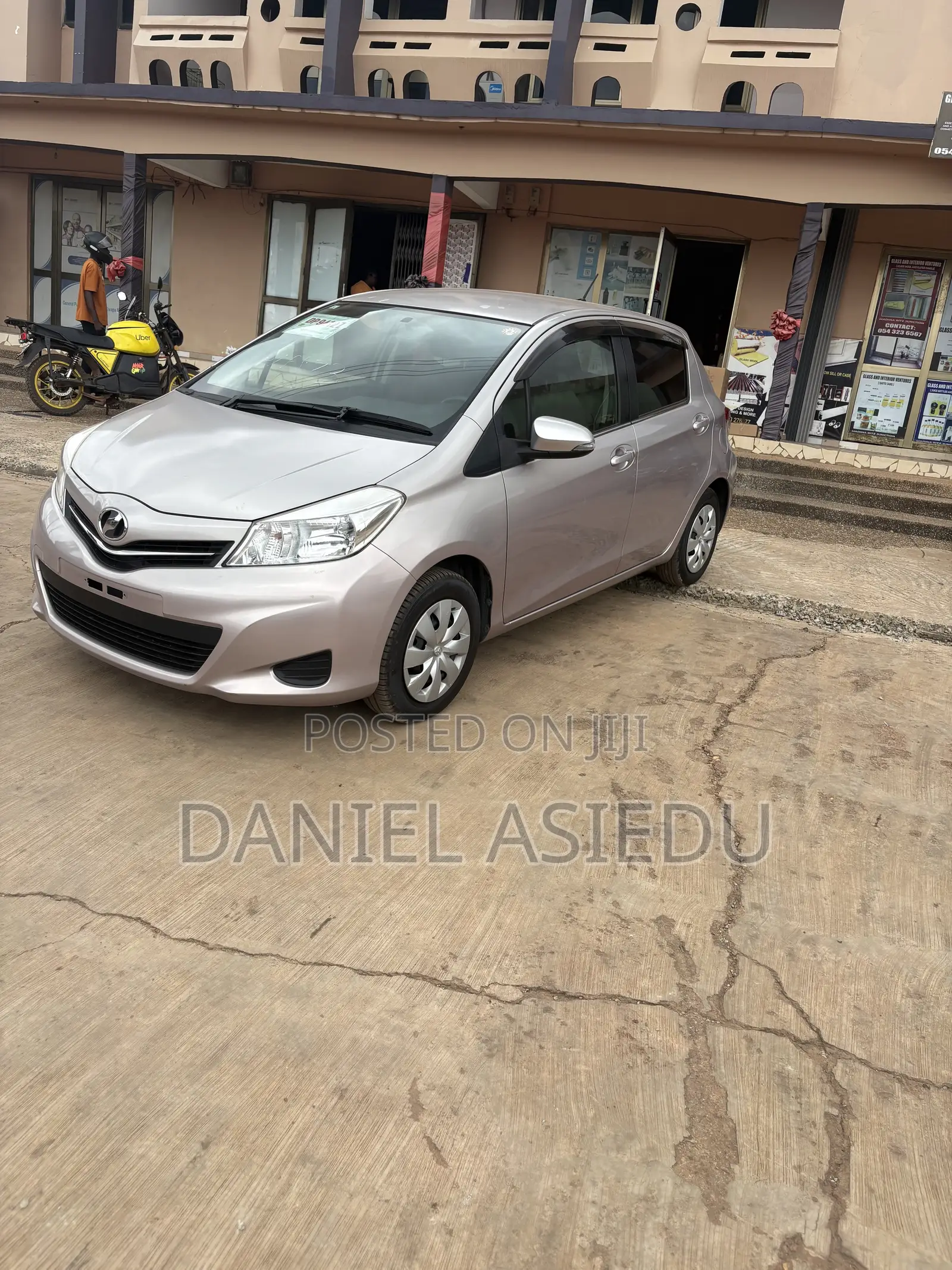 Toyota Vitz 1.3 AWD 3dr 2013 Pink