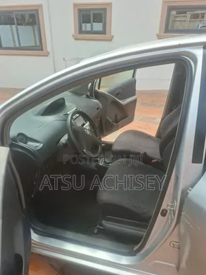 Toyota Vitz 1.0 FWD 3dr 2010 Silver