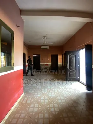 2bdrm Apartment in Lapaz Racecourse, Nyanmekye for rent
