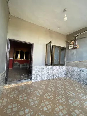 2bdrm Apartment in Lapaz Racecourse, Nyanmekye for rent
