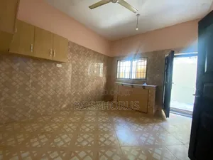 2bdrm Apartment in Lapaz Racecourse, Nyanmekye for rent