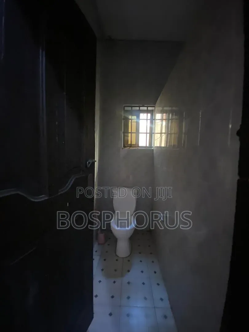 2bdrm Apartment in Lapaz Racecourse, Nyanmekye for rent
