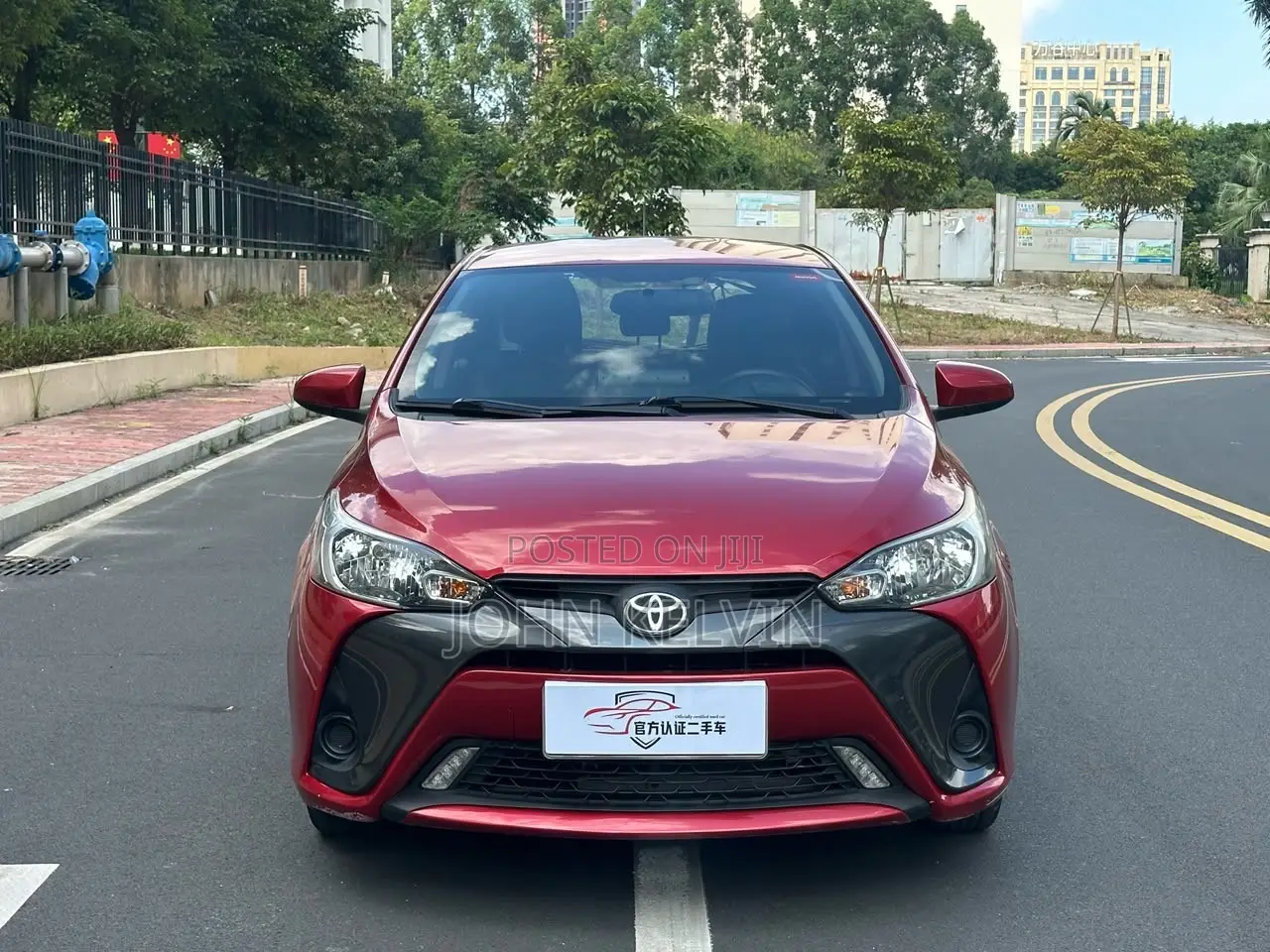 Toyota Yaris LE Hatchback 5dr 2017 Burgundy