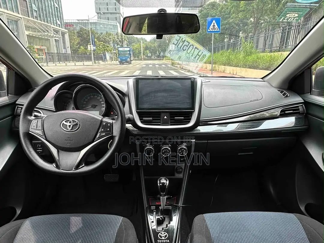 Toyota Yaris LE Hatchback 5dr 2017 Burgundy