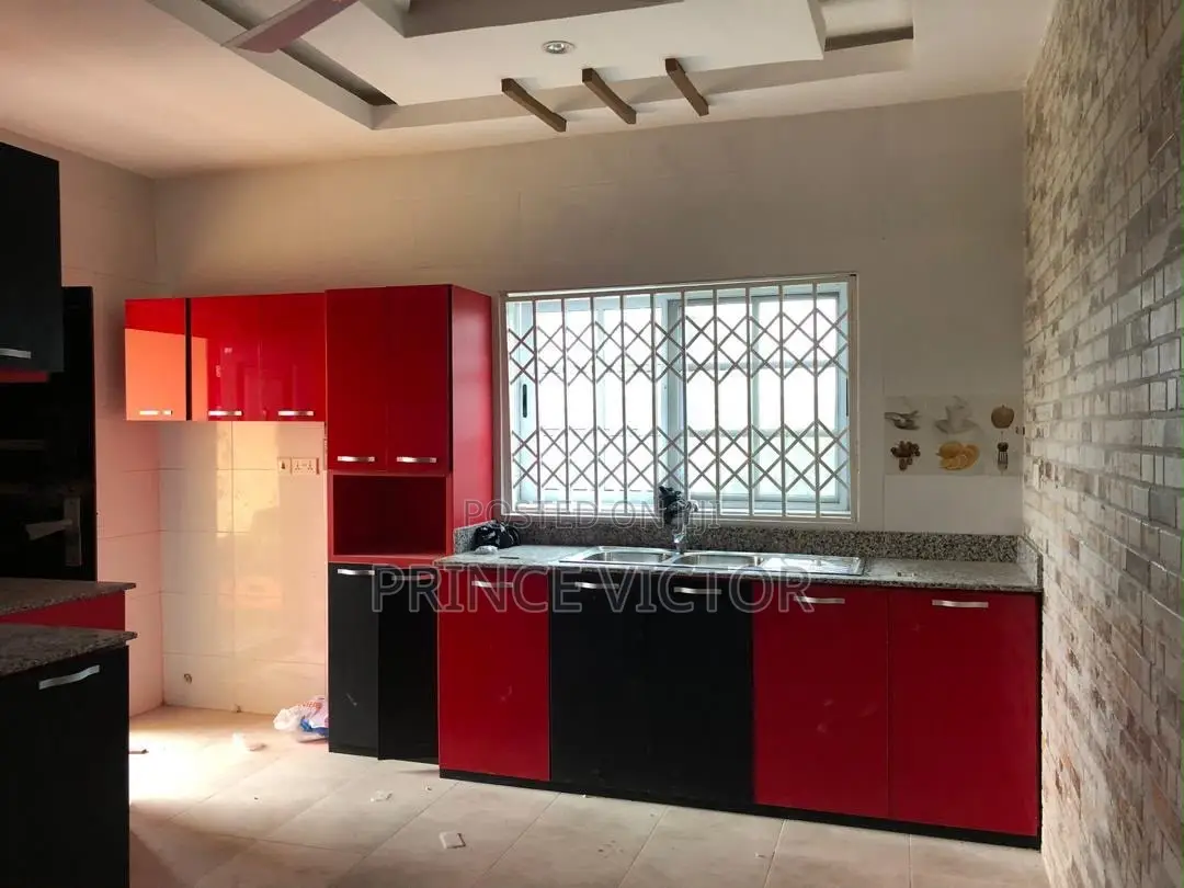 3bdrm Apartment in Dansoman Estate, Keep Fit for sale