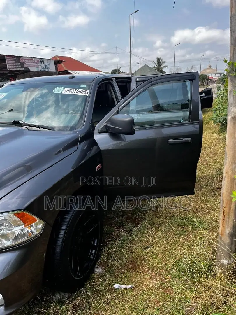 RAM 1500 2014 Matt Black