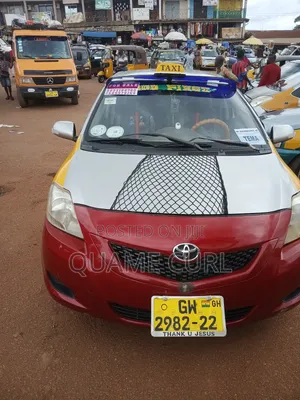 Toyota Belta 2010 Silver