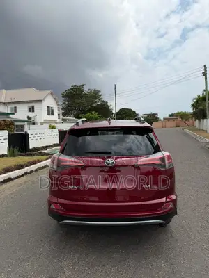 Toyota RAV4 XLE 4dr SUV AWD (2.5L 4cyl 6A) 2018 Red