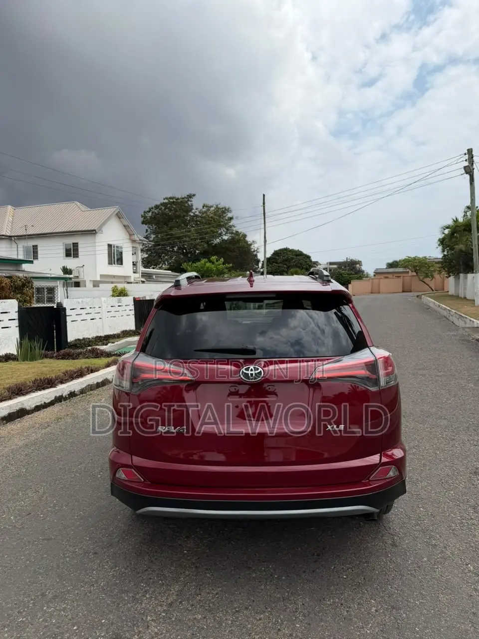 Toyota RAV4 XLE 4dr SUV AWD (2.5L 4cyl 6A) 2018 Red