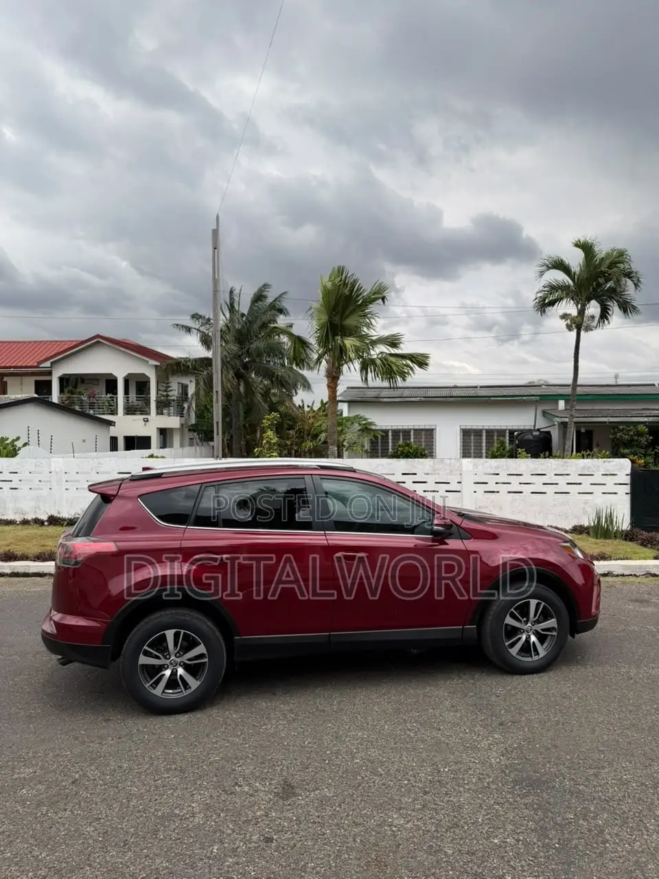 Toyota RAV4 XLE 4dr SUV AWD (2.5L 4cyl 6A) 2018 Red