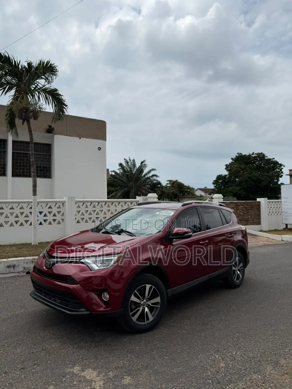 Toyota RAV4 XLE 4dr SUV AWD (2.5L 4cyl 6A) 2018 Red