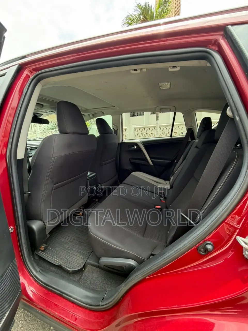 Toyota RAV4 XLE 4dr SUV AWD (2.5L 4cyl 6A) 2018 Red