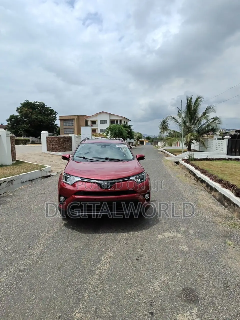 Toyota RAV4 XLE 4dr SUV AWD (2.5L 4cyl 6A) 2018 Red