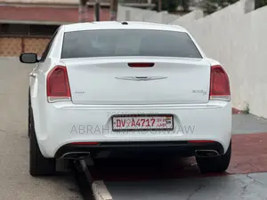 Chrysler 300C Base AWD 2016 Off white