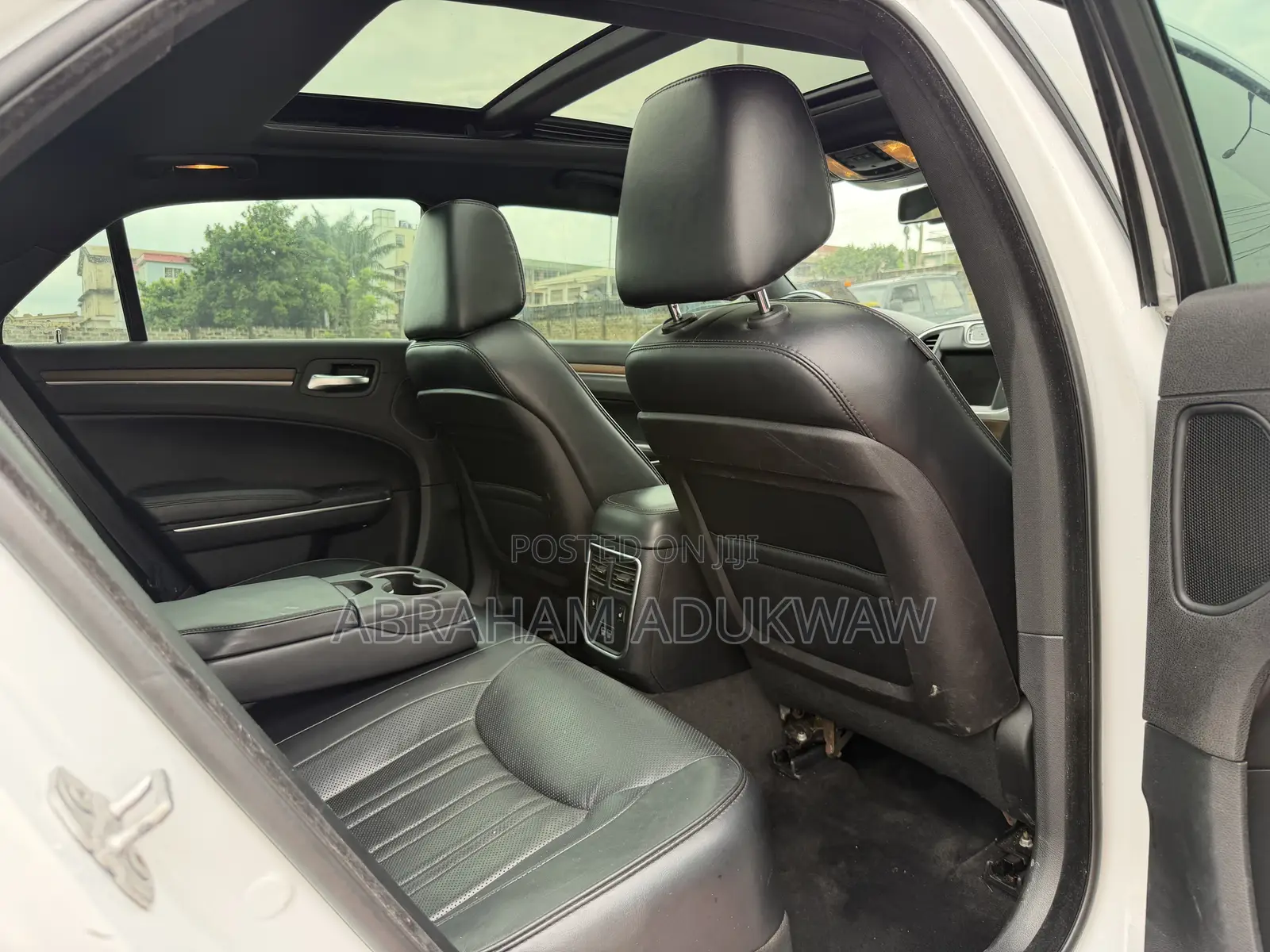 Chrysler 300C Base AWD 2016 Off white