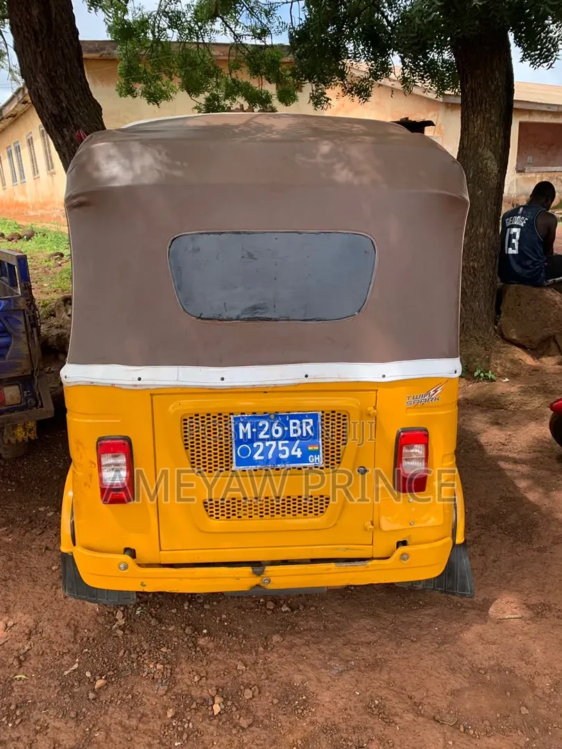 Bajaj RE 2026 Yellow