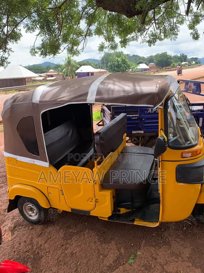 Bajaj RE 2026 Yellow