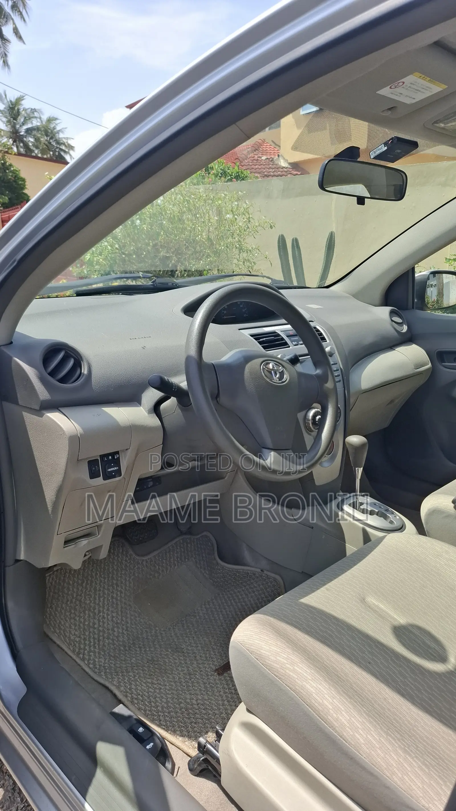 Toyota Belta 2011 Silver