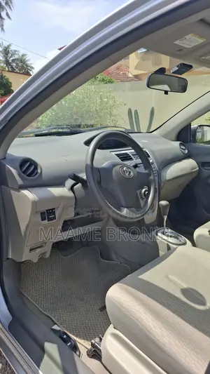 Toyota Belta 2011 Silver