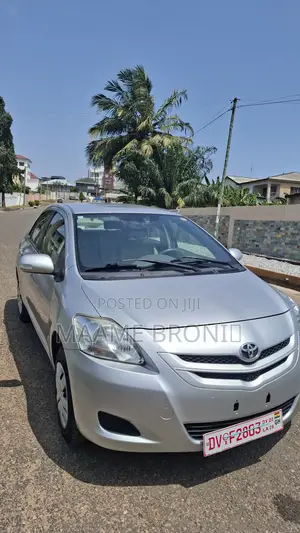 Toyota Belta 2011 Silver