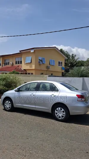 Toyota Belta 2011 Silver